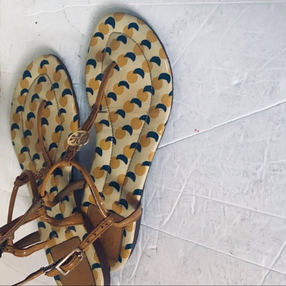 Tory Burch Emmy Thong T Strap Leather Sandals Ballet Flats Patent Graphic Print - Picture 4 of 15